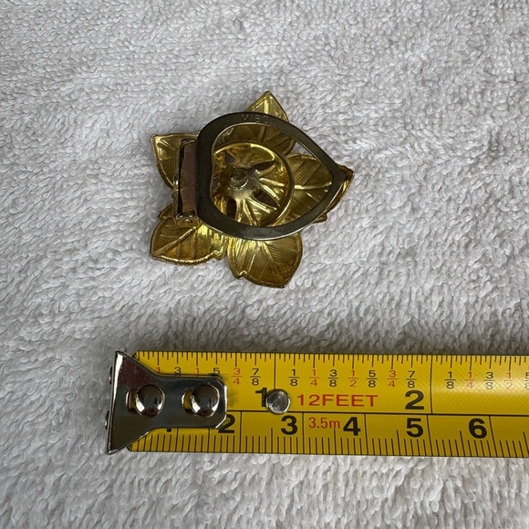 Vintage Gold Tone Floral Scarf Clip/Ring - Picture 8 of 10